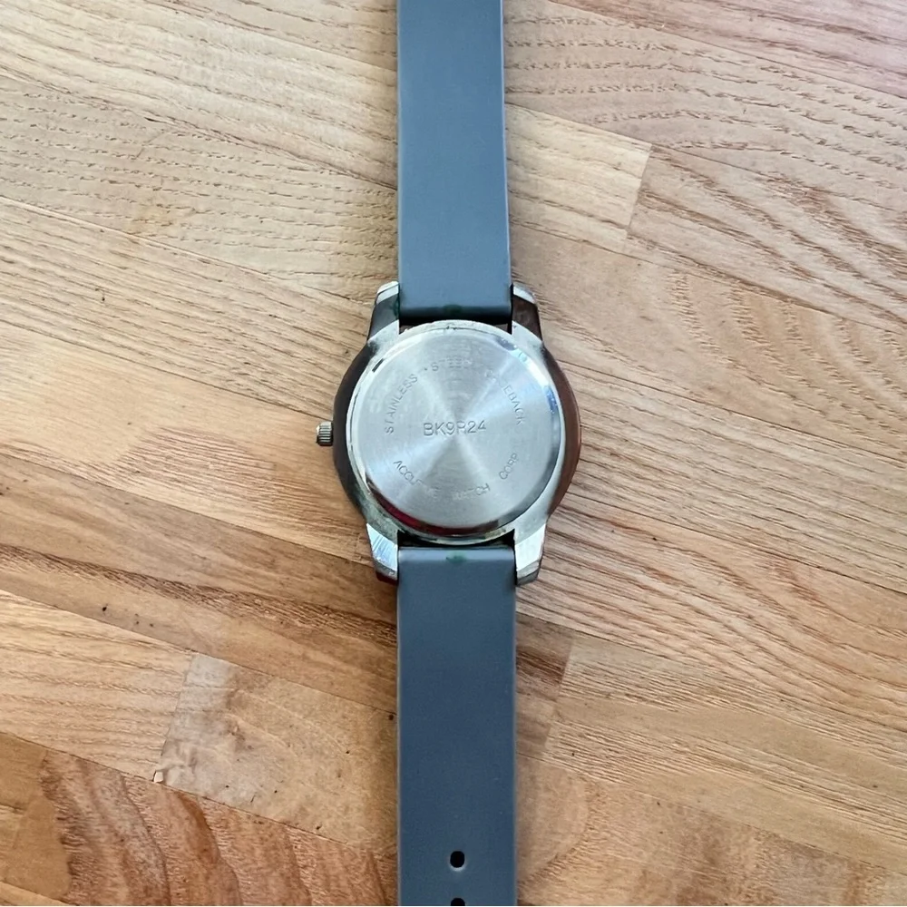 Kim Rogers ladies  silver tone gray fashion watch NEW BATTERY